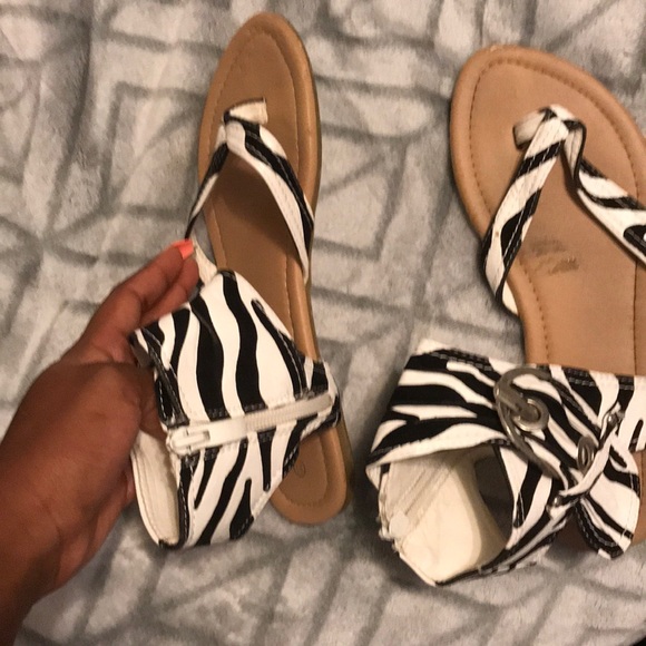 Sandals - Picture 2 of 3